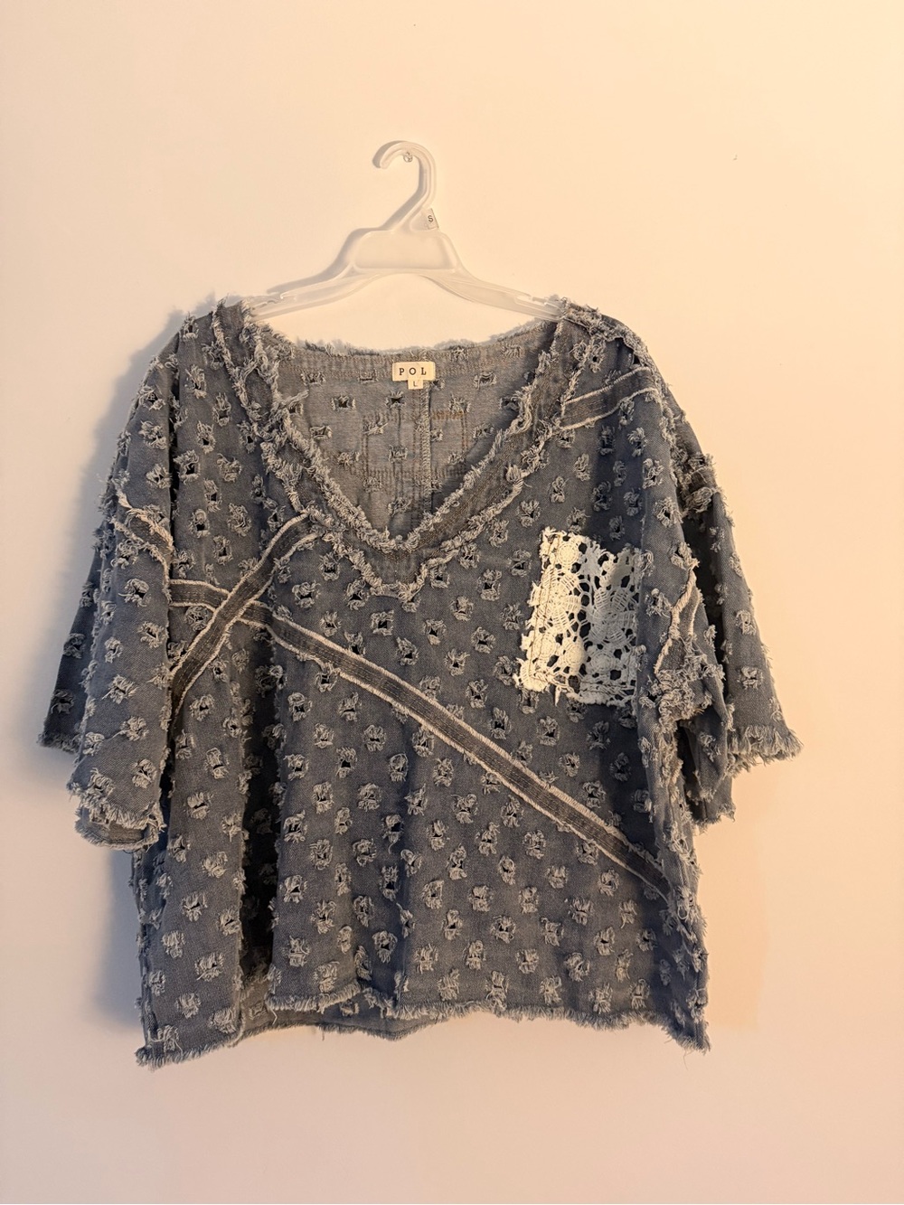 POL Blue Denim Textured Cropped V-Neck Top with Crochet Pocket - L